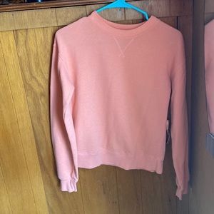 Salmon pink women’s crewneck shirt, only worn one and is in perfect condition